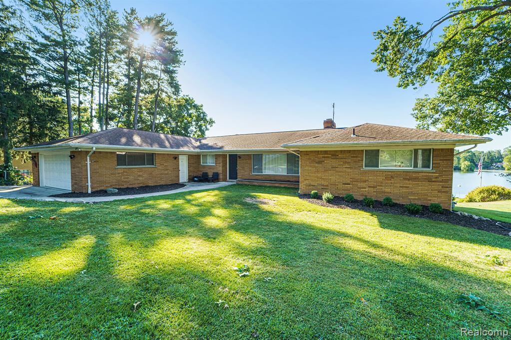 6471 Wellesley Terrace, Clarkston, MI — Photo 3
