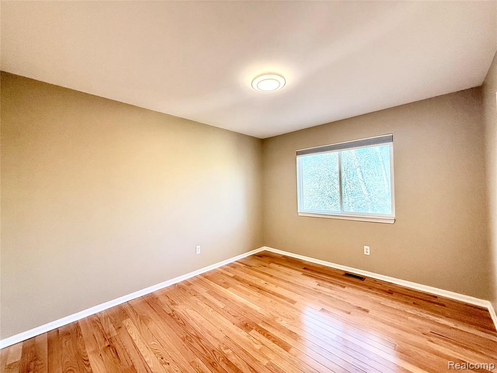 44000 Settlers Creek Court, Novi, MI — Photo 15
