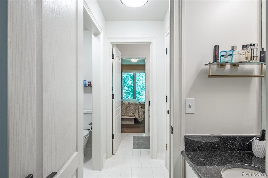 4575 Forest Edge Lane N, West Bloomfield, MI 48323 — Photo 37