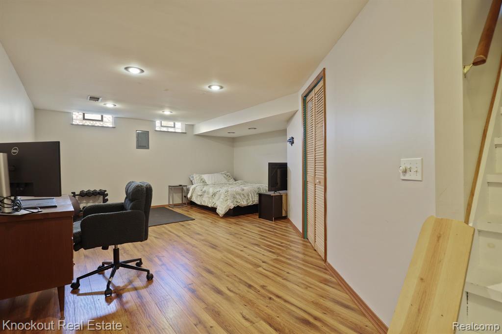 6157 Barker Circle, Waterford, MI 48329 — Photo 33