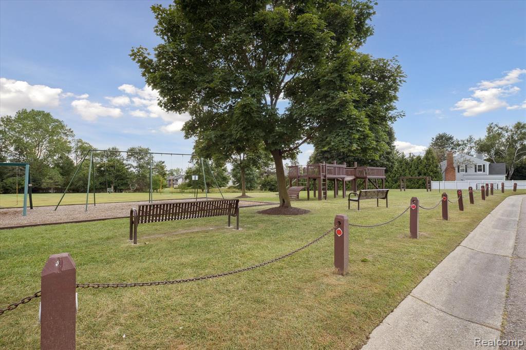 5015 Langlewood Drive, West Bloomfield, MI — Photo 37