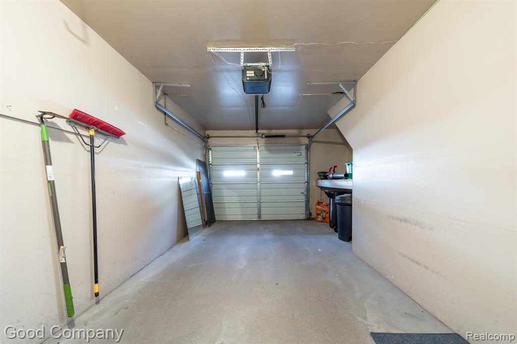 2068 Hidden Meadows Drive, unit D, Walled Lake, MI 48390 — Photo 18