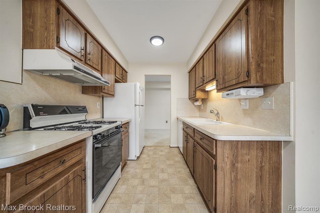 8691 Edgewater Lane, Warren, MI 48093 — Photo 7