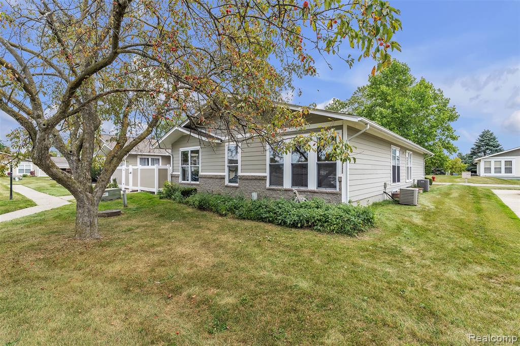 22653 Woolsey, Novi, MI — Photo 6
