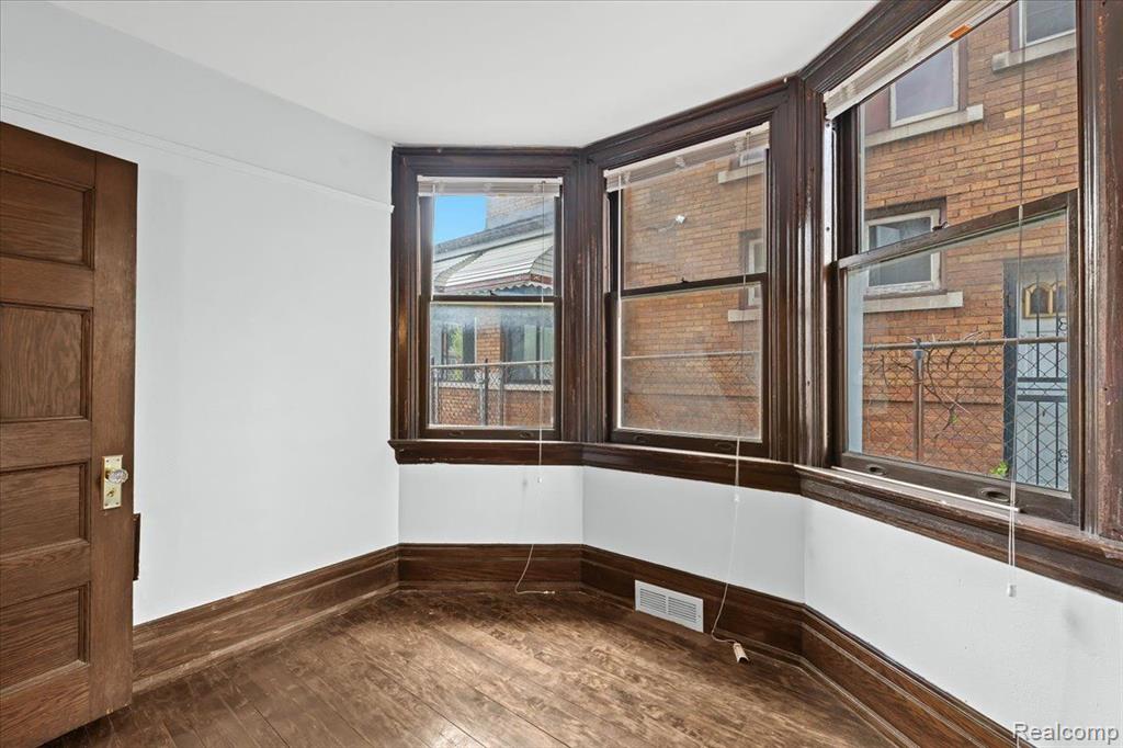 50 TAYLOR Street, Detroit, MI 48202 — Photo 27