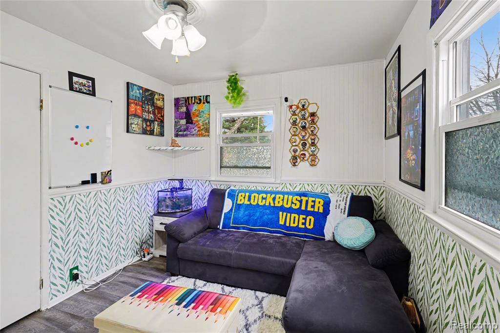 633 N Adelaide Street, Fenton, MI 48430 — Photo 11