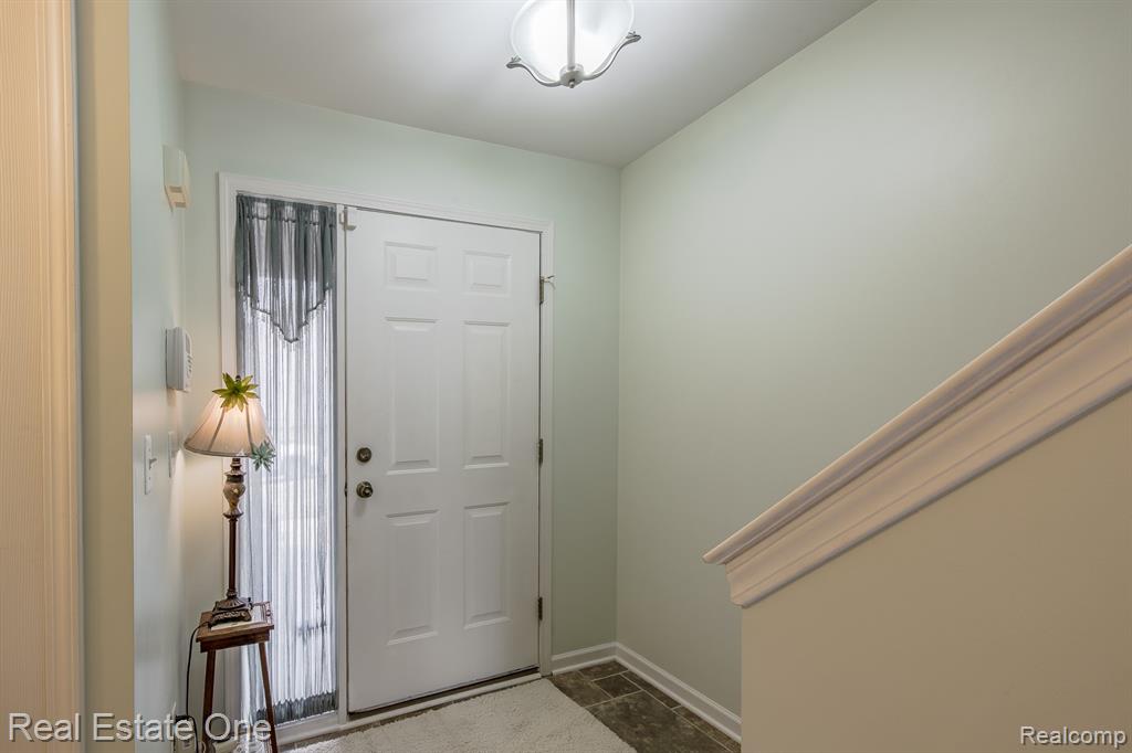 1277 Edelweiss Lane, Waterford, MI 48327 — Photo 3