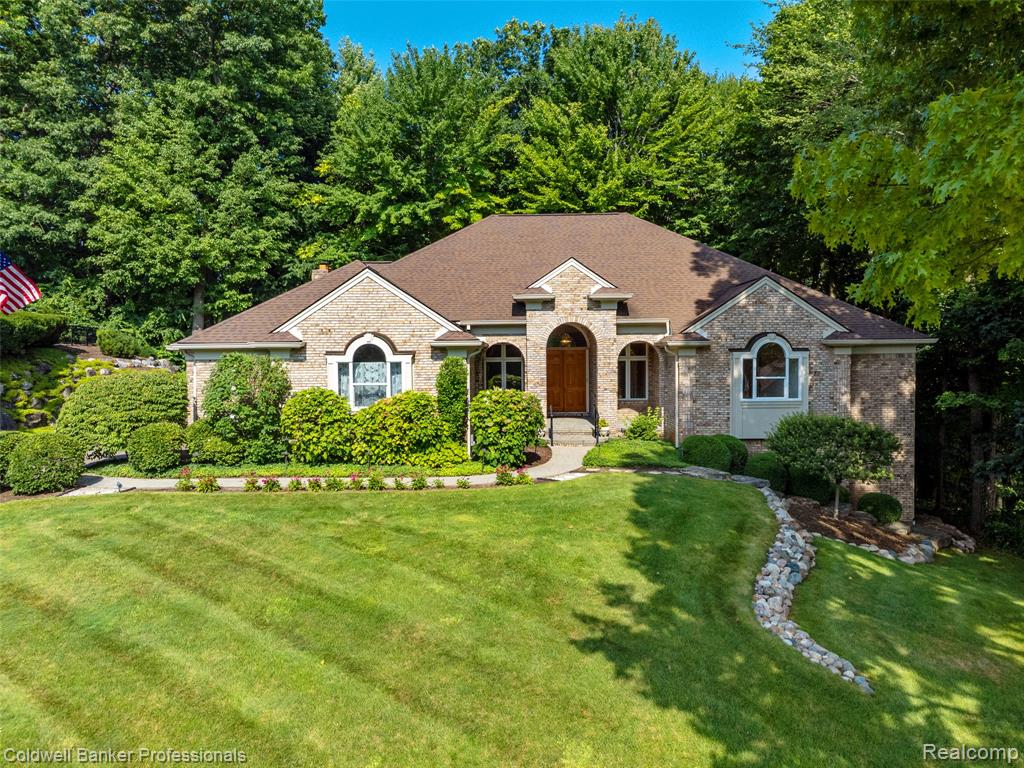 8661 DEERWOOD Road, Clarkston, MI 48348 — Photo 2