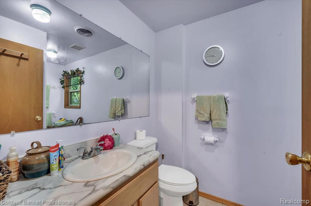 1325 Elkhorn Lake Road, Lake Orion, MI 48362 — Photo 39