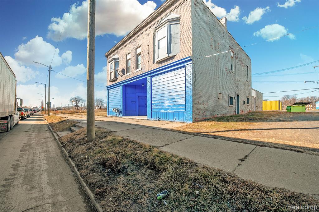7660 W FORT Street, Detroit, MI 48209