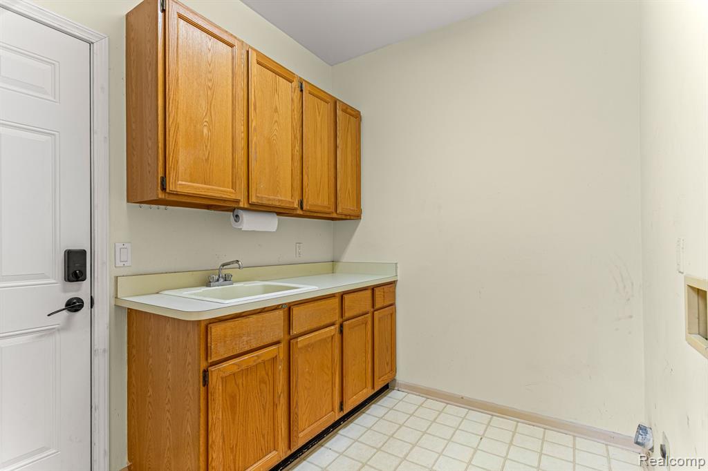 47553 TEN POINT Drive, Canton, MI 48187 — Photo 21