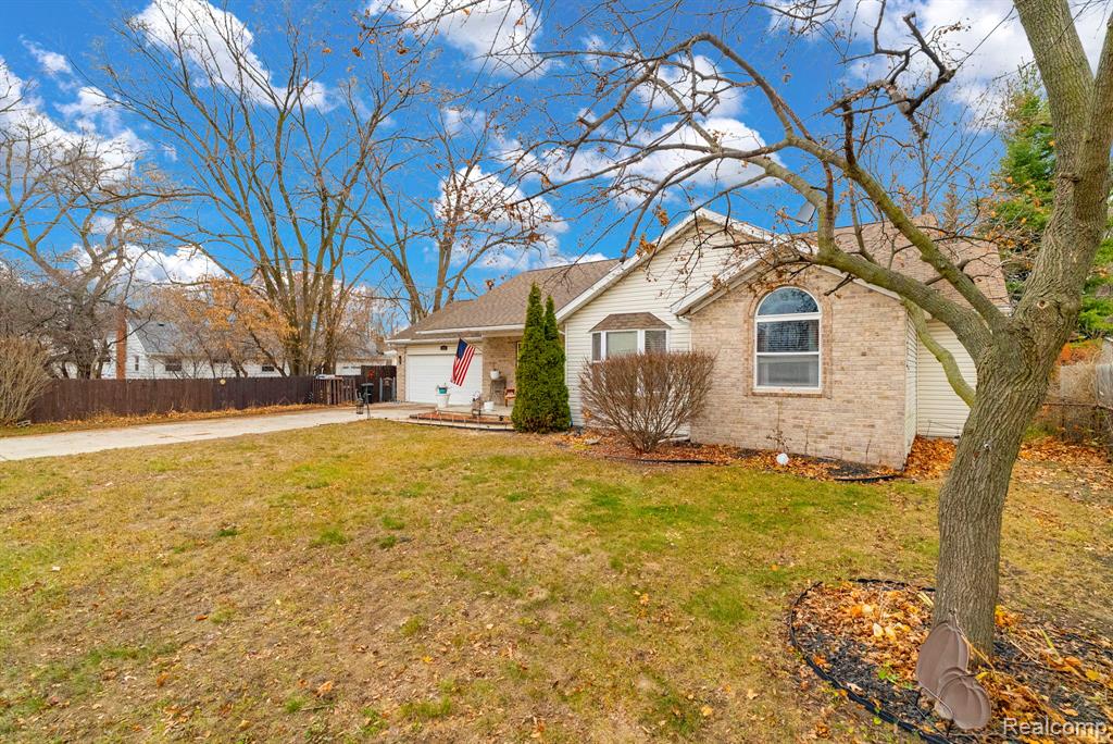 2215 Hancock Street, Port Huron, MI 48060 — Photo 3
