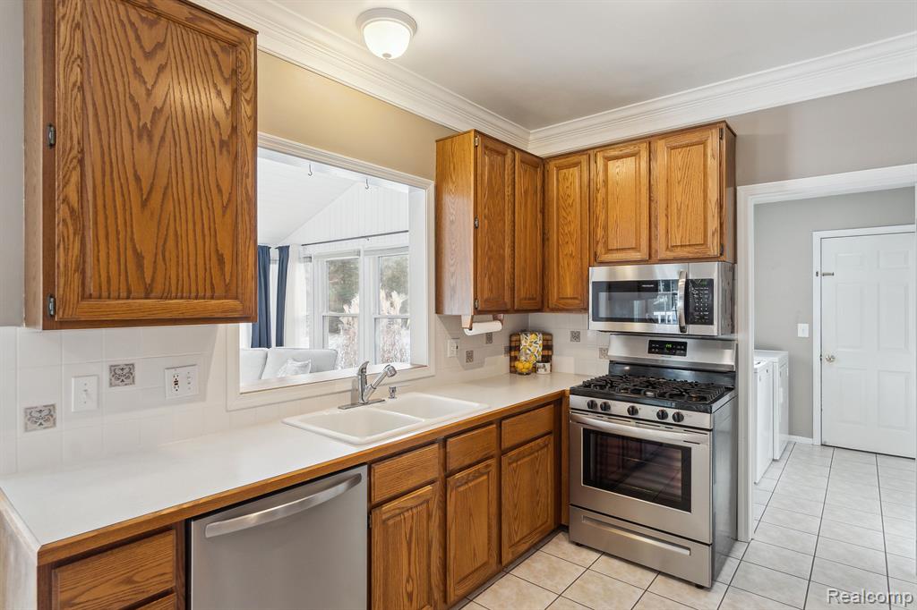2086 CUMBERLAND Drive, Brighton, MI 48114 — Photo 8