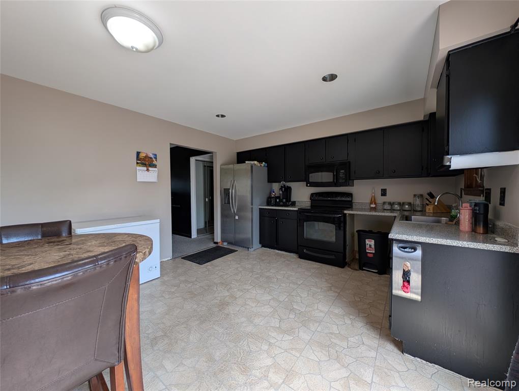 16318 Wellington Avenue, Roseville, MI 48066 — Photo 14
