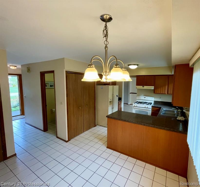 726 Baker Street, Rochester Hills, MI 48307 — Photo 5