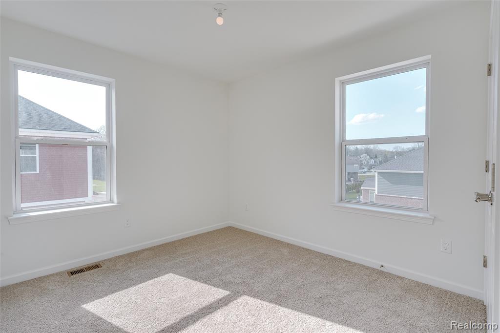 4876 Parkside Lane, Troy, MI 48085 — Photo 19