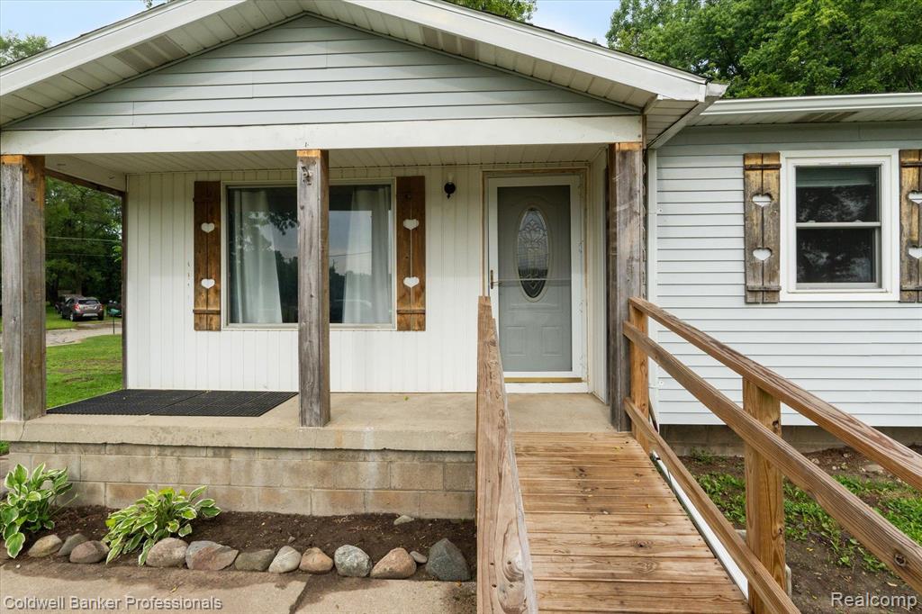 326 EAST Street, Holly, MI 48442 — Photo 5