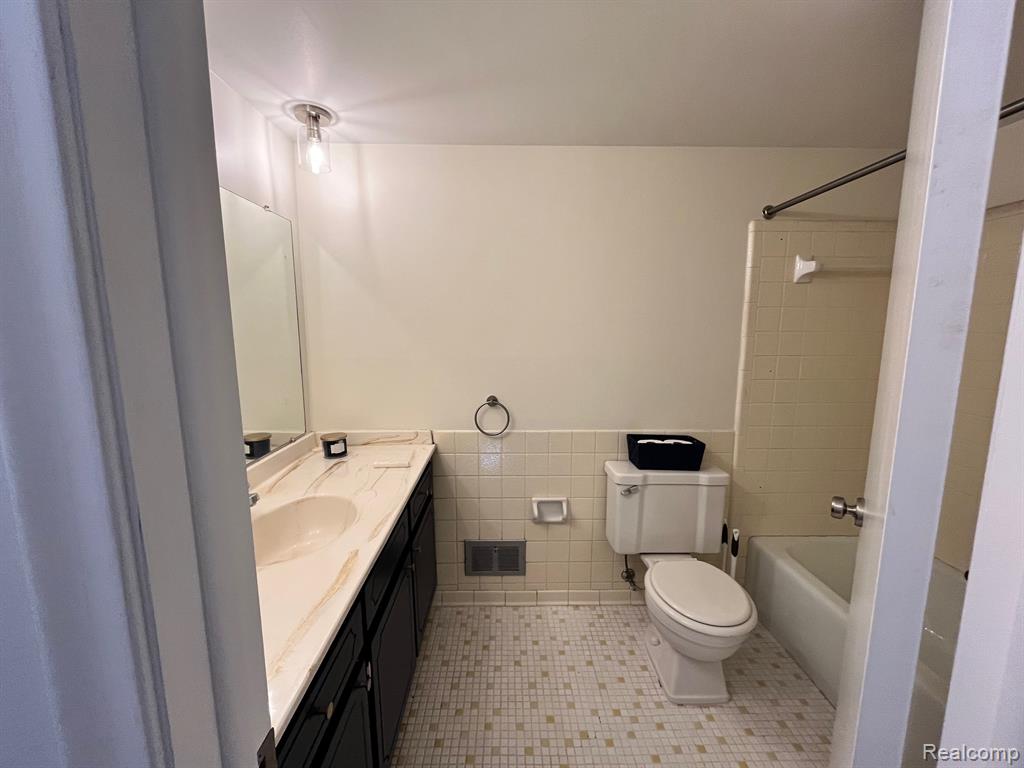 23025 Liberty Street, 13, Saint Clair Shores, MI 48080 — Photo 19
