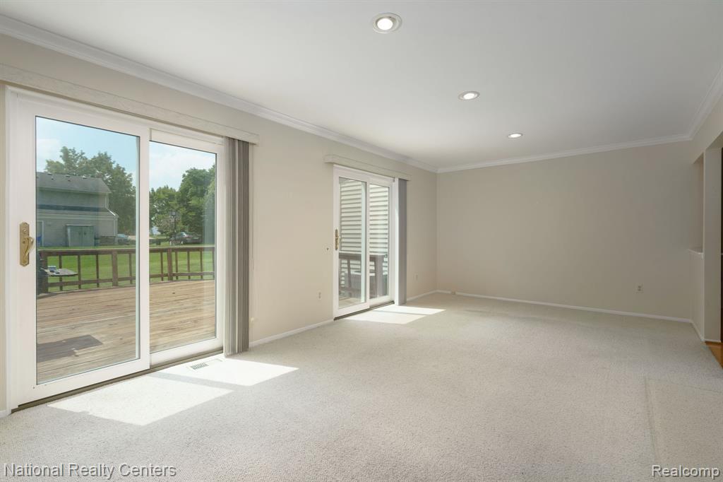 5459 N Piccadilly, West Bloomfield, MI — Photo 28