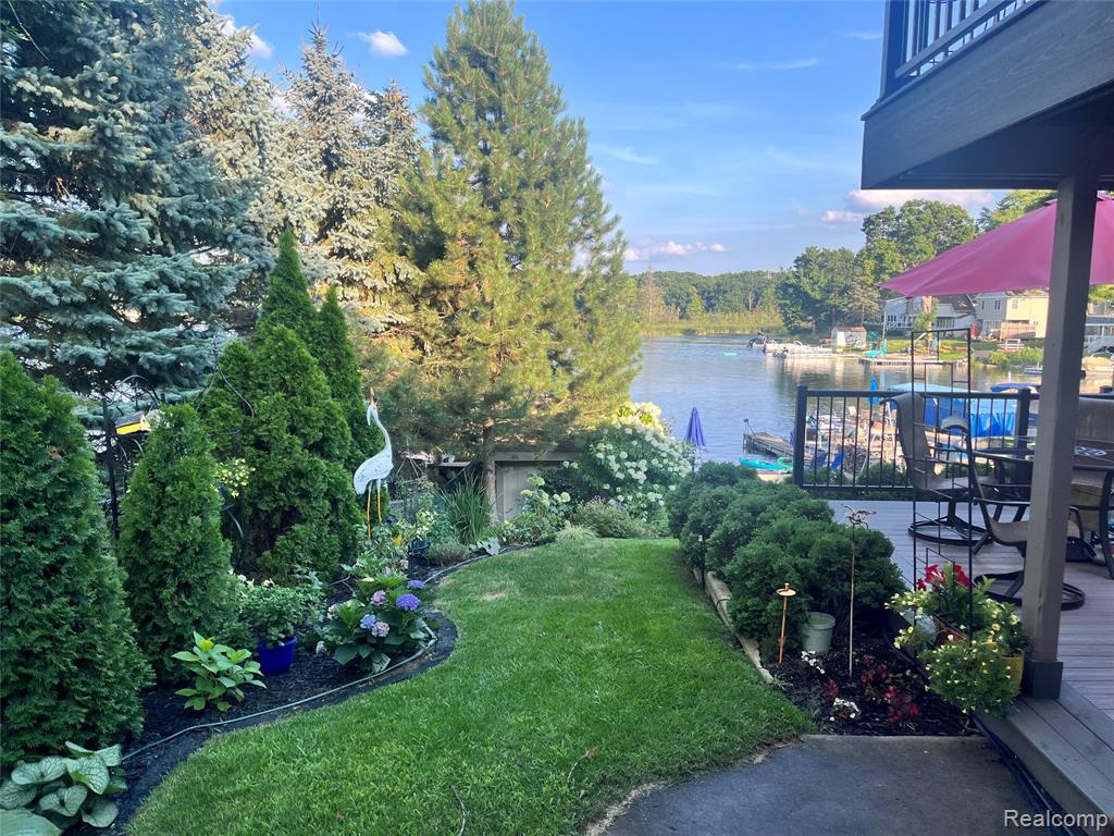 1325 Beach Drive, Orion, MI — Photo 32