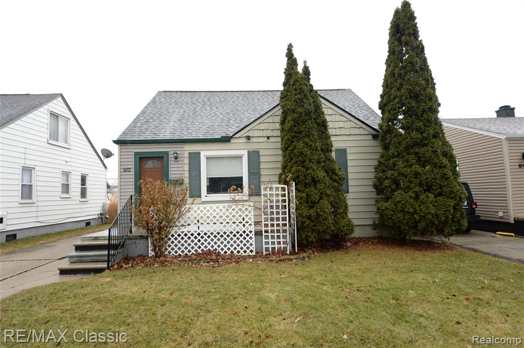 872 E Rowland Avenue, Madison Heights, MI 48071 — front exterior