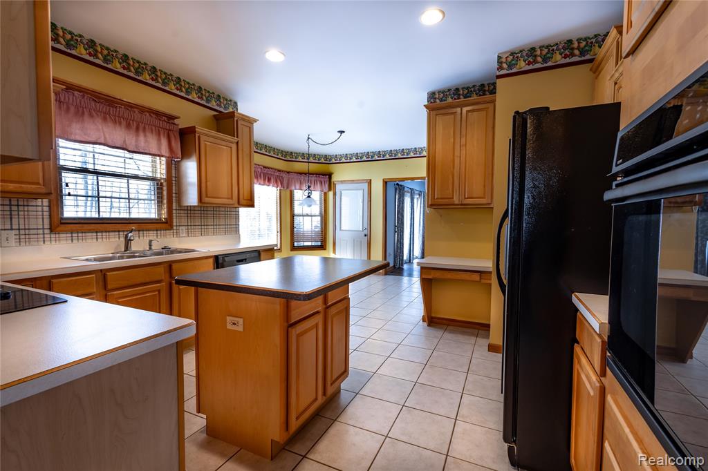 26720 Whispering Willows Drive, New Boston, MI 48164 — Photo 19