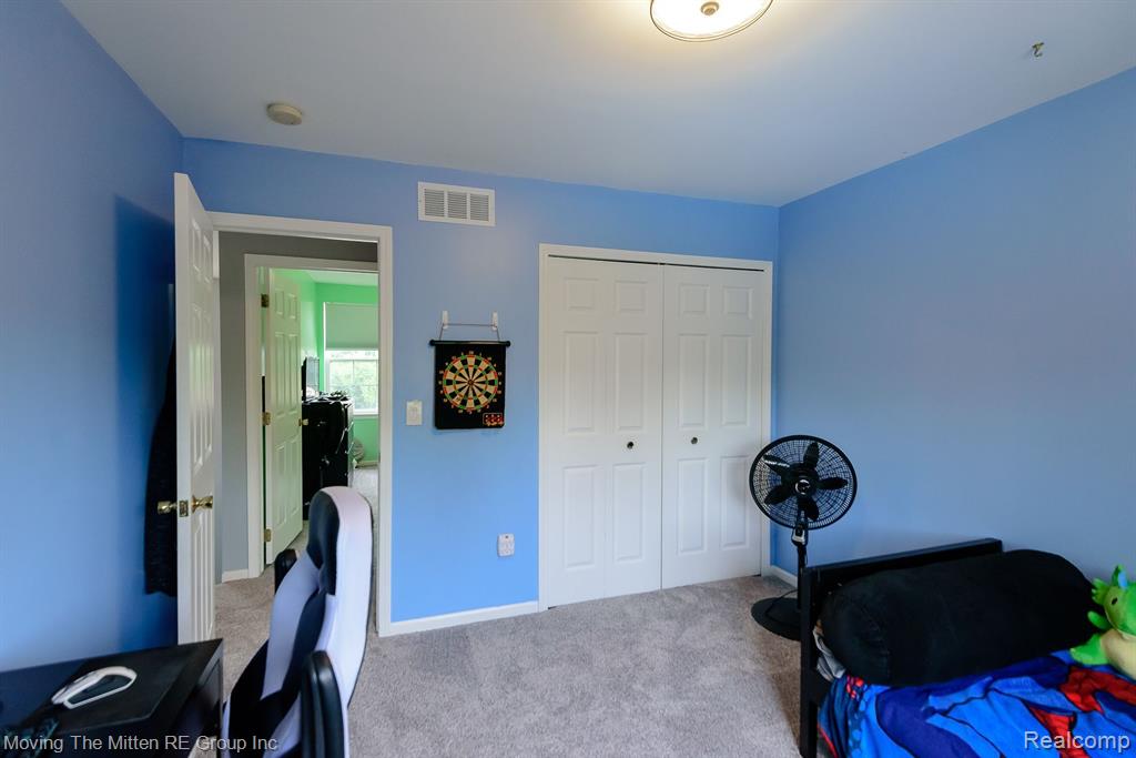5861 MEADOWGREENE Drive, Waterford, MI 48327 — Photo 31