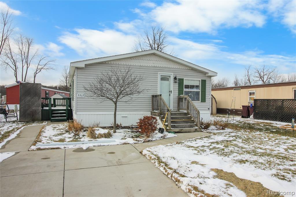5317 Bart, Casco, MI 48064 — Photo 3