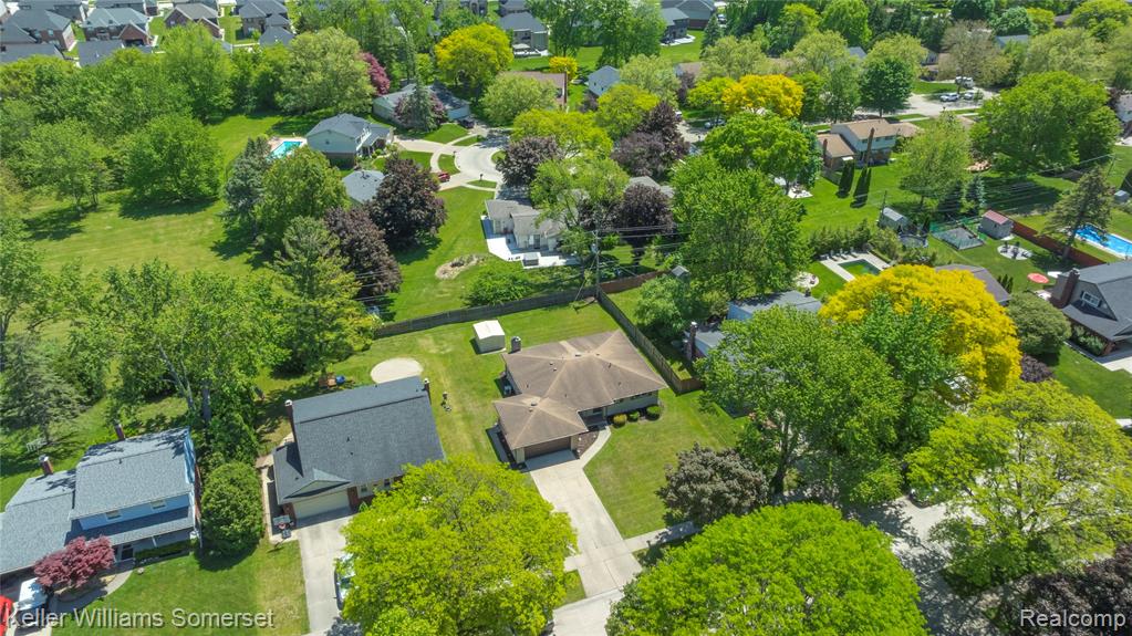 5292 ABINGTON Drive, Troy, MI 48085 — Photo 35