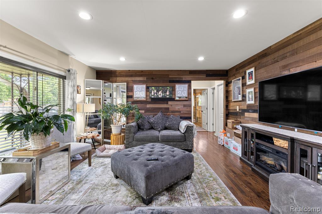 8570 Rockland Street, Dearborn Heights, MI 48127 — Photo 5