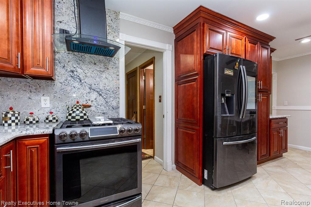 39654 EDGEMONT Drive, Sterling Heights, MI 48310 — Photo 17