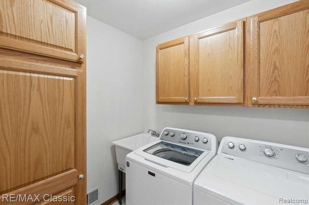1202 ARBOR RIDGE Drive, 2, Brighton, MI 48116 — Photo 24