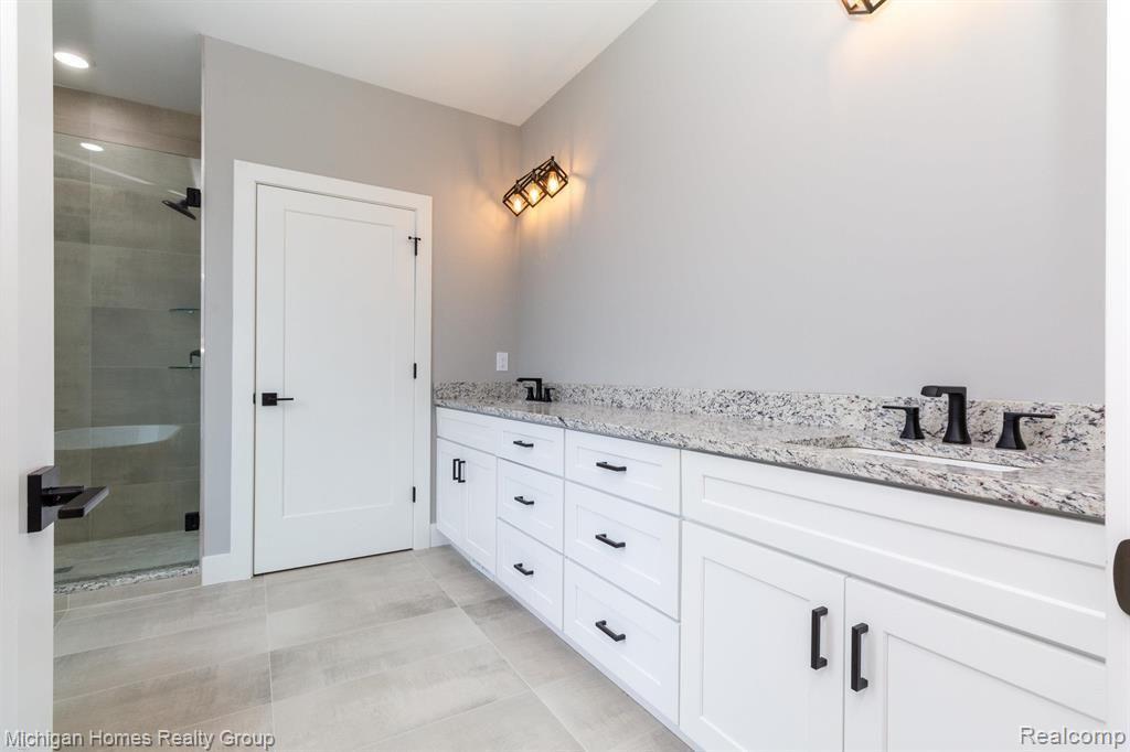2910 LOON Drive, Wixom, MI 48393 — Photo 60