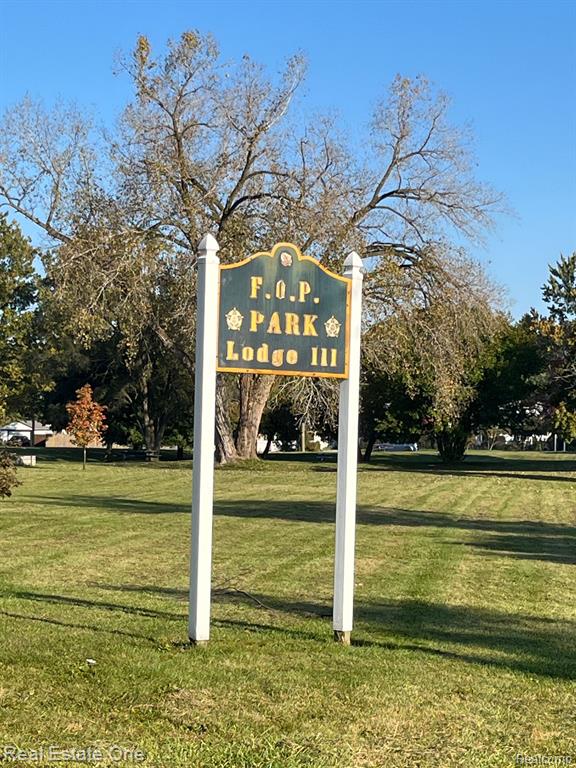 660 SAINT JOHNS Street, Wyandotte, MI 48192 — Photo 32