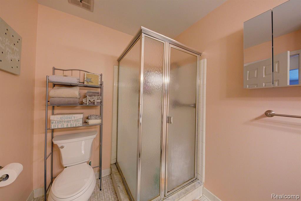 42582 WOODBRIDGE Drive, Canton, MI 48188 — Photo 16