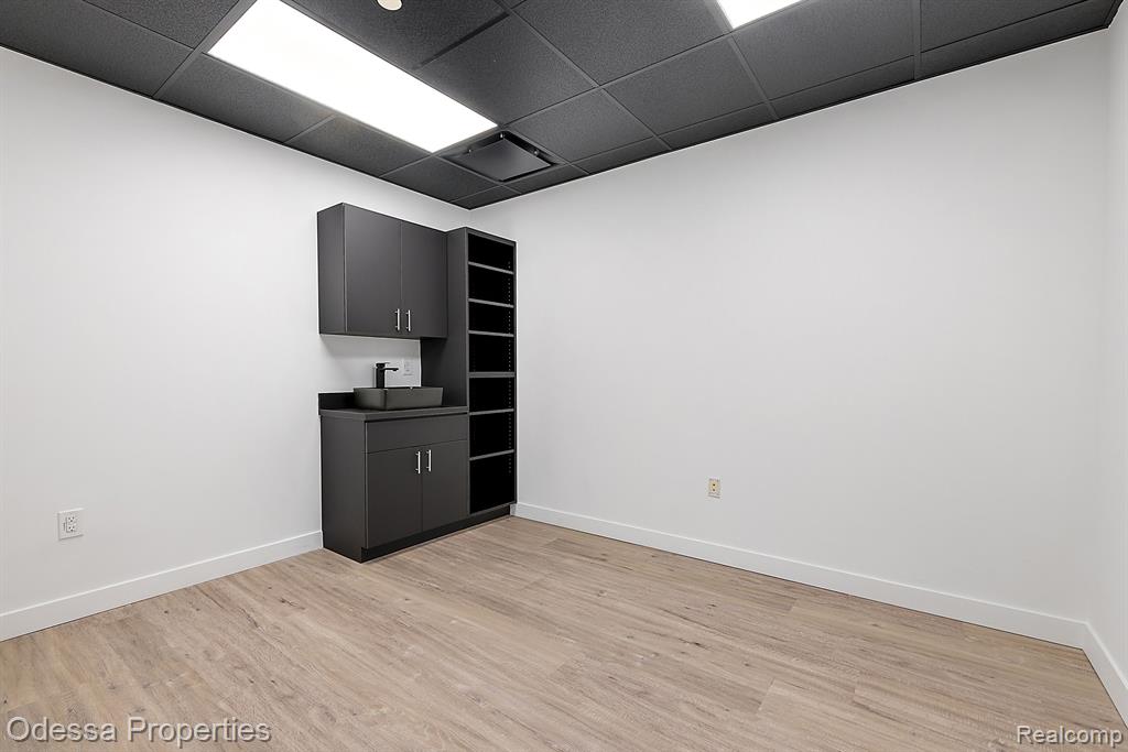 801 W BIG BEAVER Road, Troy, MI 48084 — Photo 13