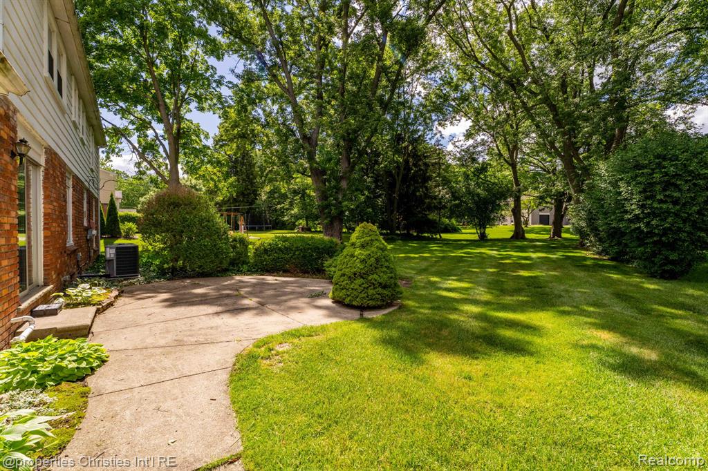 5600 Woodwind Drive, Bloomfield Hills, MI 48301 — Photo 33