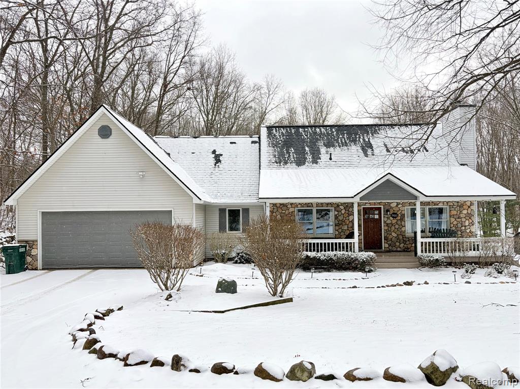 1400 E Rattalee Lake Road, Holly, MI 48442 — front exterior