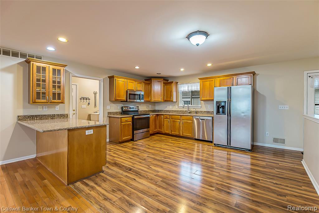 3268 Orchard Drive, Pinckney, MI 48169 — Photo 9