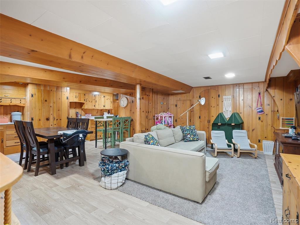 2073 Lochmoor Boulevard, Grosse Pointe Woods, MI 48236 — Photo 35