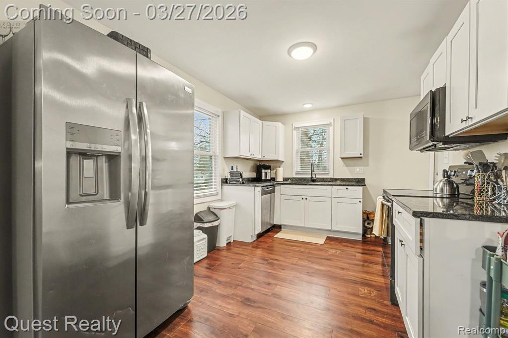 6524 Oakridge Drive, Waterford, MI 48329 — Photo 5