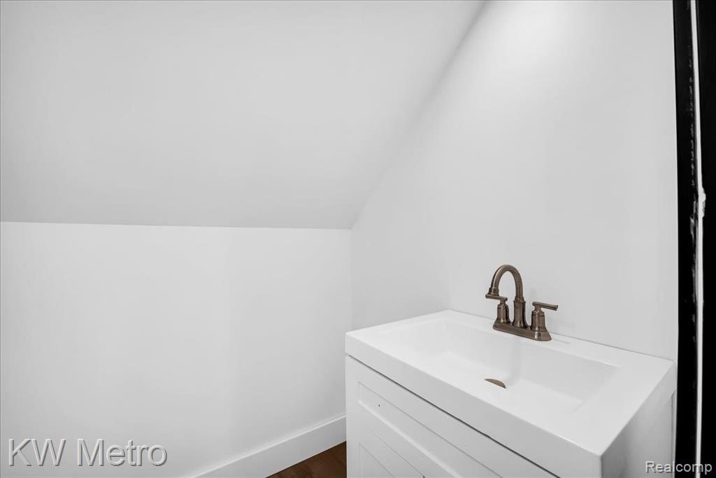 1685 Glynn Court, Detroit, MI 48206 — Photo 28
