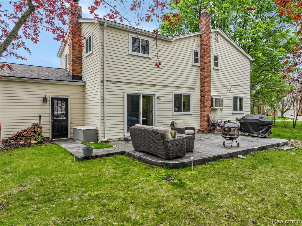601 LAKE FOREST Road, Rochester Hills, MI 48309 — Photo 35