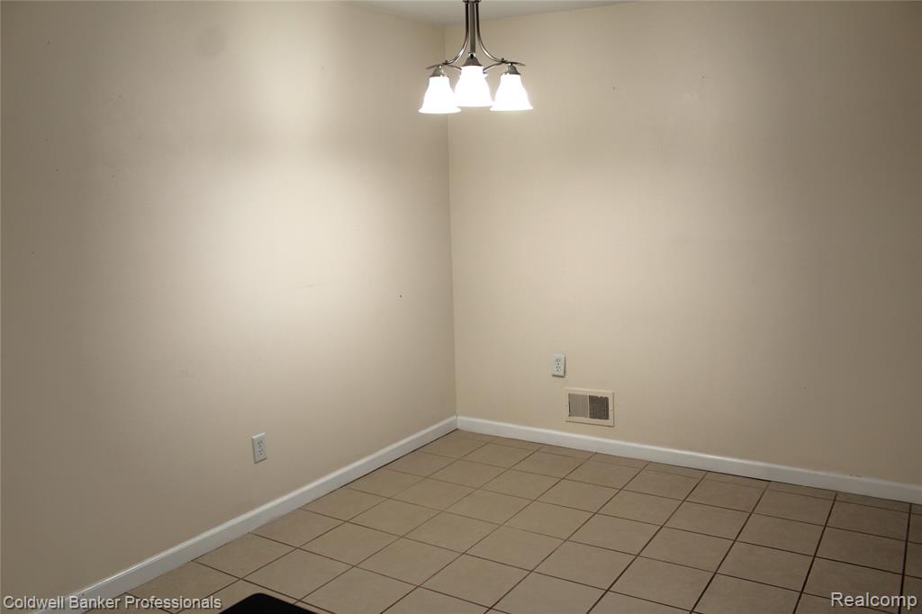 6586 CARRIAGE HILLS Drive, Canton, MI 48187 — Photo 12