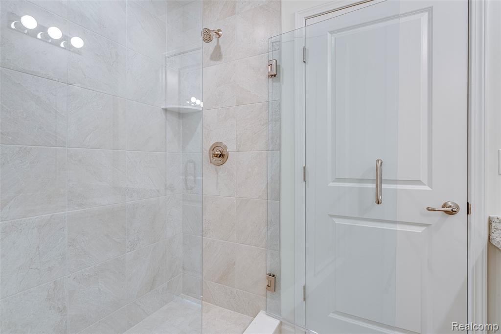 4876 Parkside Lane, Troy, MI 48085 — Photo 16