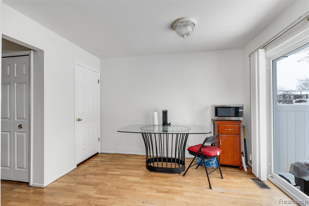 45704 Kensington St, Utica, MI 48317 — Photo 7