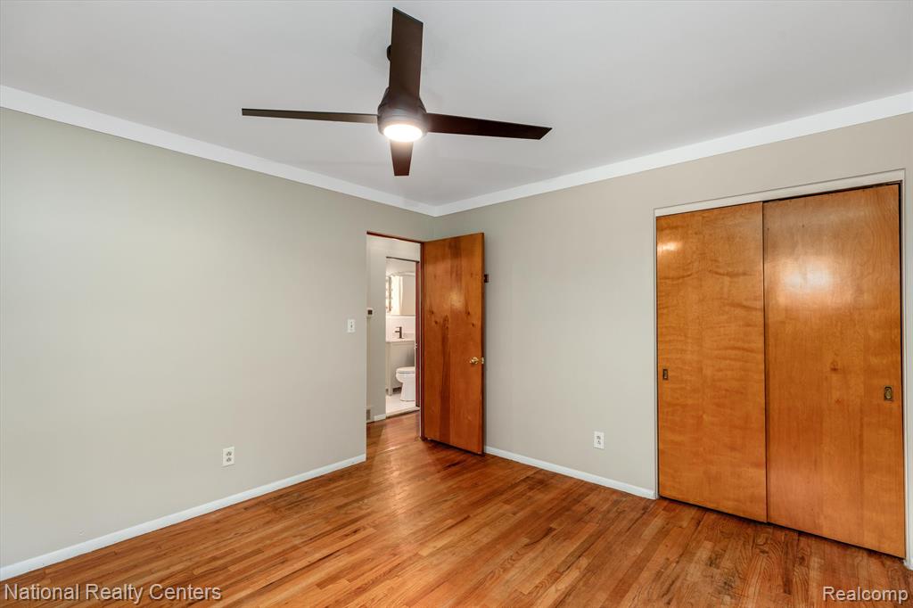 4211 WOODMONT Drive, Waterford, MI 48329 — Photo 11