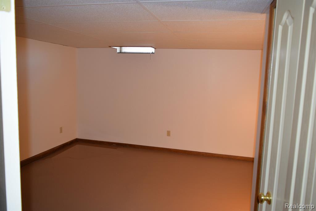 5599 Hickory Circle, Flushing, MI 48433 — Photo 25