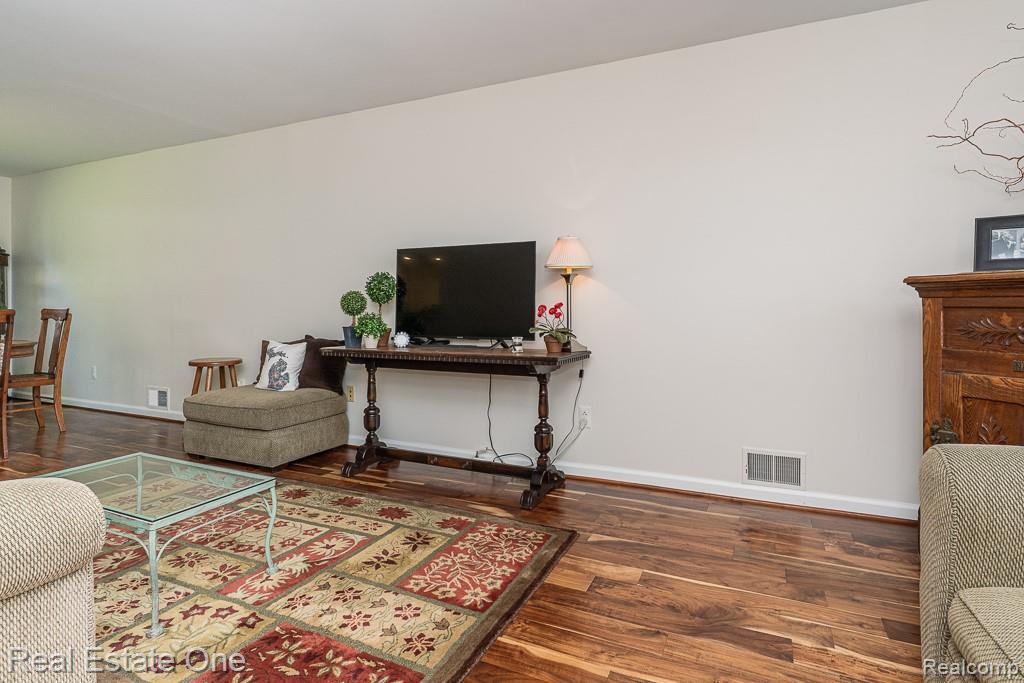 4644 Charest Avenue, Waterford, MI 48327 — Photo 17