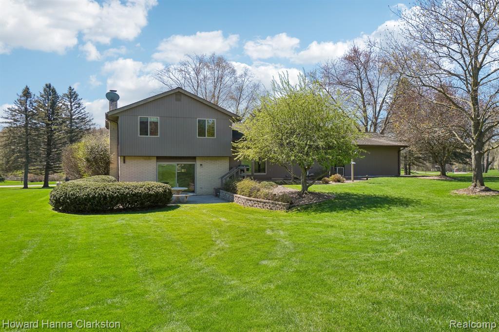 12120 Carriage Trail Drive, Davisburg, MI 48350 — Photo 42